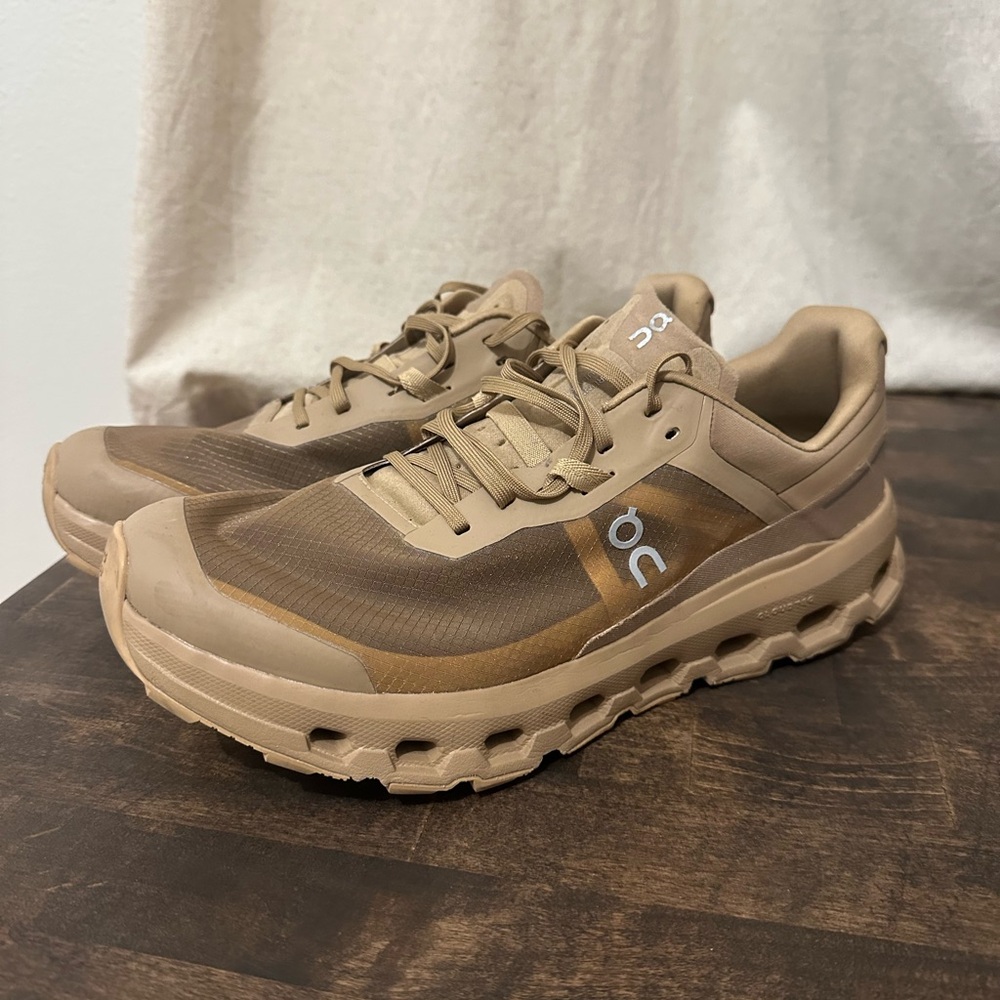 On Cloud Cloudvista running shoe
